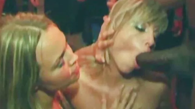 Սելենա, Nikki ծիտ պոռնո