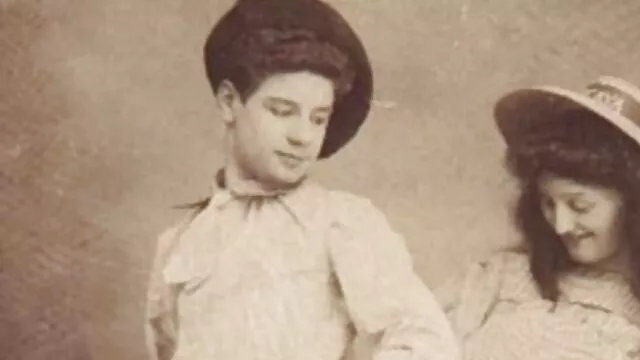 Իրական ժամանակում աղջիկը բանտից 4-ը պոռնո ոճը հետաքրքիր է